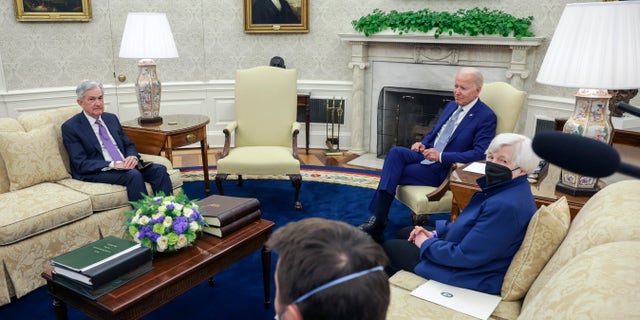 U.S. President Joe Biden (C) meets with Federal Reserve Chairman Jerome Powell and Treasury Secretary Janet Yellen, in the Oval Office at the White House on May 31, 2022 in Washington, DC. 