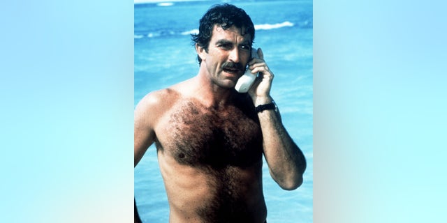 Tom Selleck as Thomas Magnum making a mobile phone call from the beach in the American TV series "Magnum P.I." in 1985. 