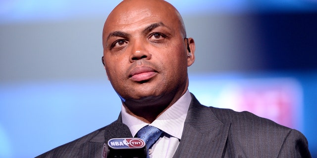 Warriors' fans pelt Charles Barkley with T-shirts after Golden State eliminates Mavericks: 'Chuck, sit down' 2 Charles Barkley speaks as part of NBA All-Star 2015 on Feb. 12 in New York City.