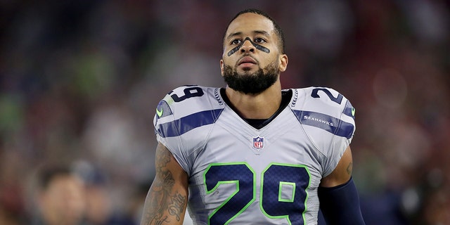 Free safety Earl Thomas #29 of the Seattle Seahawks on the sidelines during the NFL game against the Arizona Cardinals at the University of Phoenix Stadium on October 23, 2016 in Glendale, Arizona.  