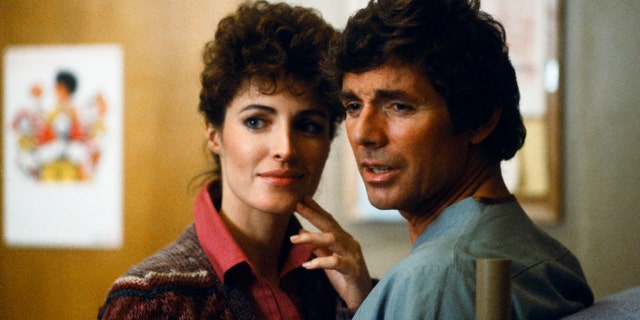 Annie Cavanero and David Birney in ‘St. Elsewhere’.