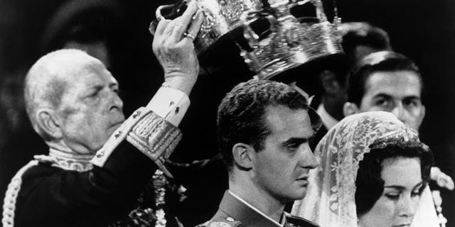 Coronación de Juan Carlos y la Princesa Sofía de Grecia.