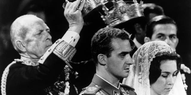 Juan Carlos and Princess Sofia of Greece being coronated.