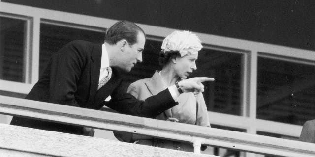 La reine Elizabeth et Porchey étaient des amis proches et rien de plus, insistent depuis longtemps les experts royaux.