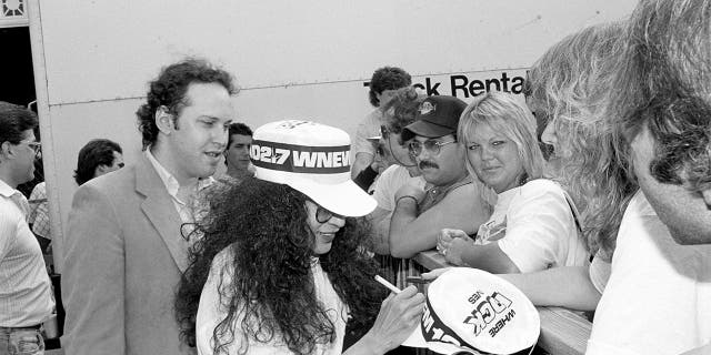 Ronnie Spector's husband says 'Be My Baby' singer 'was in a wonderful place' before her death at 78 2 Ronnie Spector signing autographs for fans after his performance in Asbury Park, New Jersey on May 22, 1987.