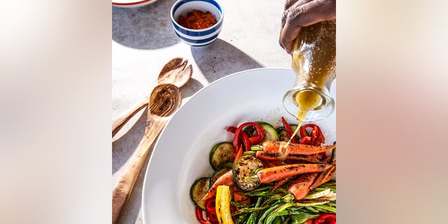 Insalata di verdure grigliate da una leggenda del barbecue: prova la ricetta