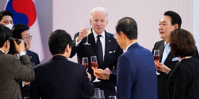 President Biden, center, has a toast with South Korean President Yoon Suk Yeol, second right, at a state dinner at the National Museum of Korea, Saturday, May 21, 2022, in Seoul.