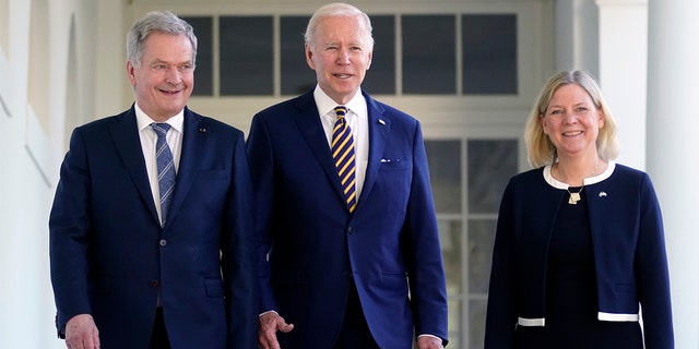 President Biden walks with Prime Minister Magdalena Andersson of Sweden and President Sauli Niinisto of Finland as they arrive at the White House in Washington, Thursday May 19, 2022.