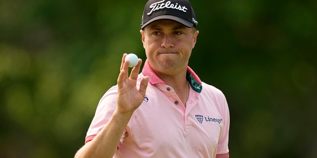 Justin Thomas waves after making a putt on the 14th hole during the final round of the PGA Championship golf tournament at Southern Hills Country Club, Sunday, May 22, 2022, in Tulsa, Okla.Â