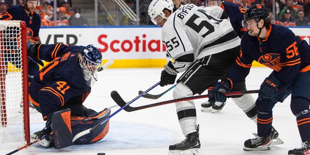 Mike Smith stops 30 shots, Oilers shut out Kings to even series