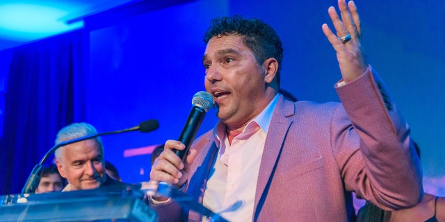 Nick Turturro speaks on stage during the Rally For Kids Scavenger Cup in Toronto on October 26, 2018.