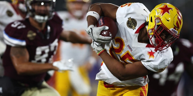 Paul Terry (25) of the Philadelphia Stars runs with the ball in the fourth quarter against the Michigan Panthers May 6, 2022, in Birmingham, Ala.