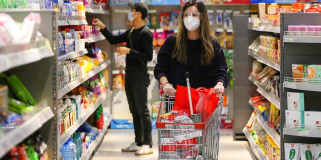 China sees new COVID-19 outbreaks as Shanghai starts massive booster campaign using new inhalation doses China sees new COVID-19 outbreaks as Shanghai starts massive booster campaign using new inhalation doses