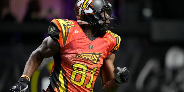 Terrell Owens of the Zappers in action against the Beasts on May 7, 2022, アトランタで.
