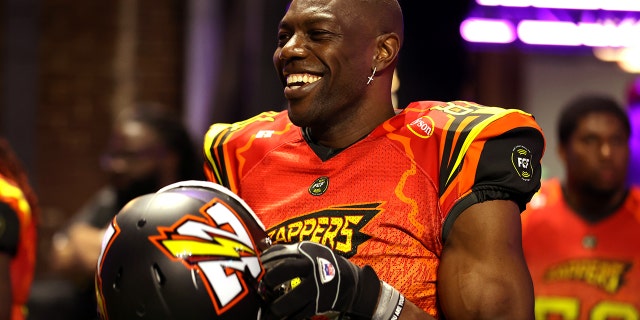 Terrell Owens involved in first fan-controlled football swap, but fans could vote against it 2 Terrell Owens #81 of the Zappers reacts before the game against the Glacier Boyz during Fan Controlled Football Season v2.0 - Week Two on April 23, 2022 in Atlanta, Georgia.