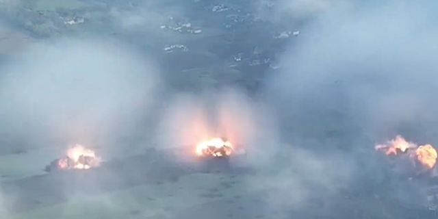 Βίντεο στην Ουκρανία που δείχνει τεράστιες ρωσικές εκρήξεις: «Πώς μοιάζει ο πιο τρομακτικός πόλεμος του 21ου αιώνα»
