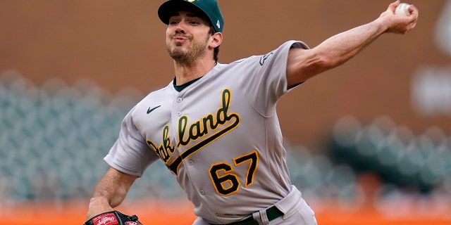 Oakland Athletics pitcher Zach Logue throws against the Detroit Tigers in the first inning of a baseball game in Detroit, 수요일, 할 수있다 11, 2022.