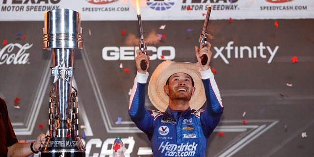 Kyle Larson won the 2021 NASCARオールスターレース.