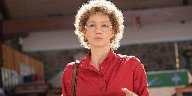 Jessica Biel as Candy Montgomery in the series "Candy."