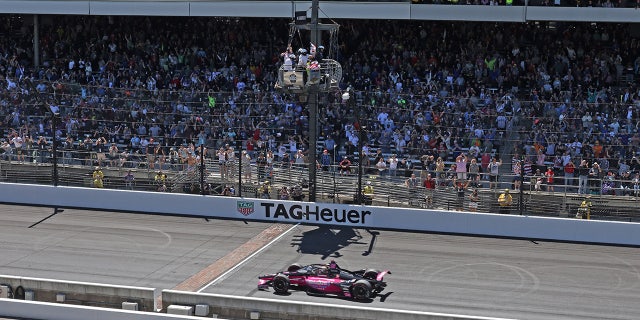 Castroneves won the 2021 Indy 500 at an average speed of over 190 mph.