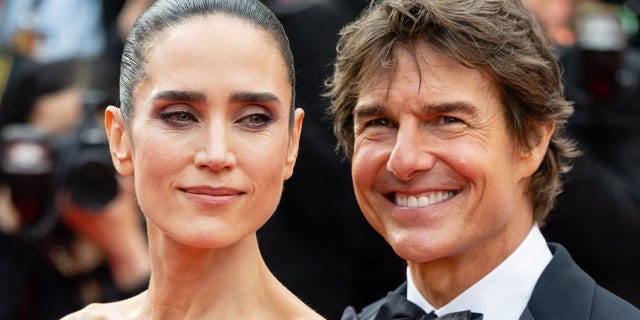 Jennifer Connelly shares her flying experience with Tom Cruise during filming "Top Gun: Maverick."