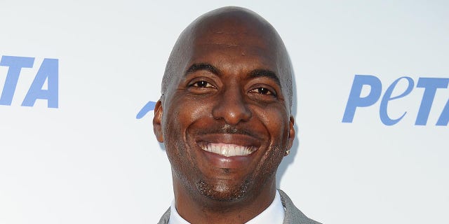 Former NBA player John Salley defends Kyrie Irving over vaccination status Former NBA player John Salley defends Kyrie Irving over vaccination status