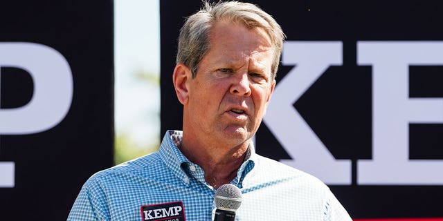 Le gouverneur Brian Kemp prend la parole lors d'un événement de campagne le 17 mai 2022 à Alpharetta, Ga. 