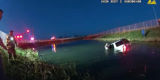 NY first responders rescue driver from car that crashed into reservoir, video shows 2 New York State Police and Evans Mills firefighters rescued a woman trapped inside a vehicle that crashed into a retention pond last week.