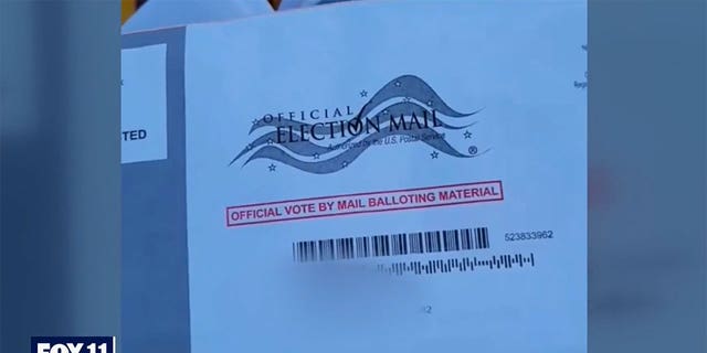 La Oficina de Registro del Condado de Los Ángeles dijo que se encontró una bandeja de correo que contenía aproximadamente 104 boletas de Voto por Correo salientes sin abrir.