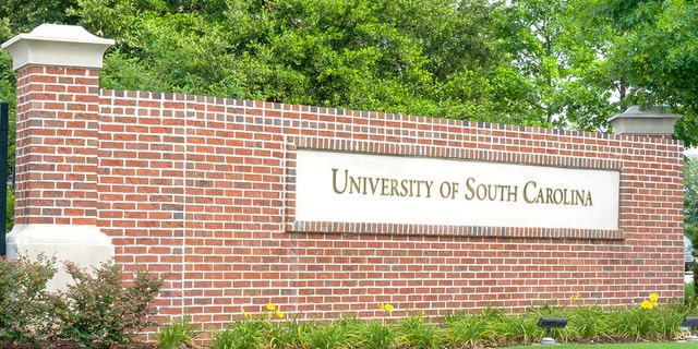 COLUMBIA, SC/USA 5 DE JUNIO DE 2018: Señal de entrada y logotipo al campus de la Universidad de Carolina del Sur.