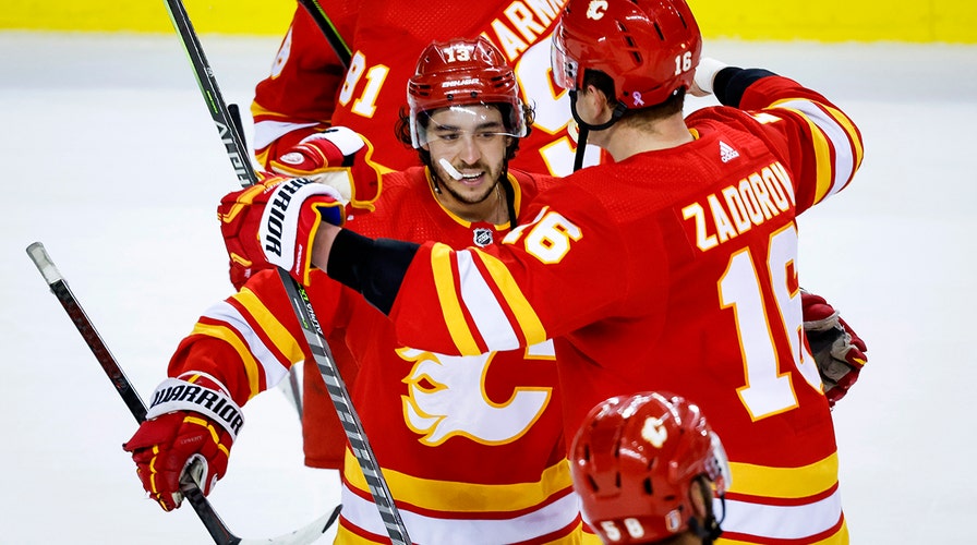 Flames' Johnny Gaudreau freaks out hockey Twitter, but the man just 'had to  pee