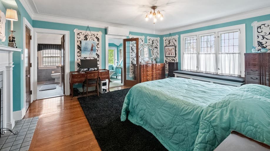 The Smurf House has a turquoise bedroom.