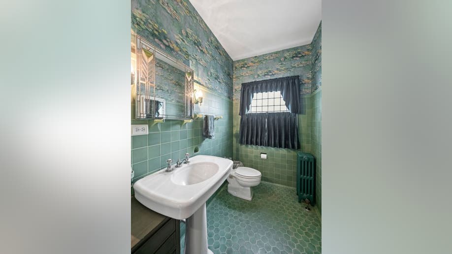 The Smurf House has a sea green bathroom.