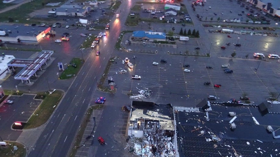 Tornado damage Michigan