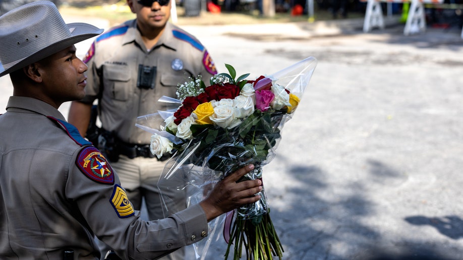 Texas State Trooper receives flowers
