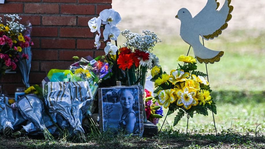 Memorial for lost children in Texas shooting