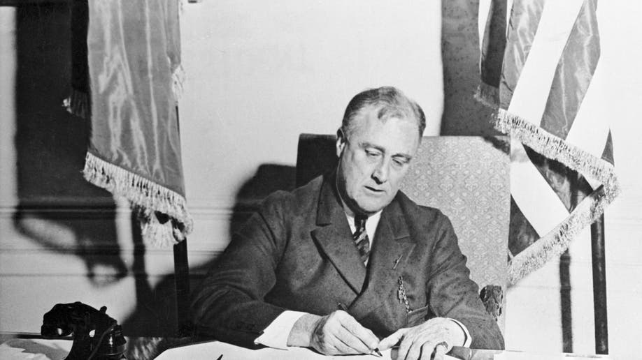THE NEW DEAL LEGISLATION WAS ENACTED AT GREAT SPEED. AS SOON AS THE SPECIAL SESSION OF CONGRESS PASSED A BILL (IN SEVEN AND ONE HALF HOURS),ROOSEVELT SIGNED IT. PRESIDENT AND A HARMONIOUS CONGRESS ACTED HAND IN HAND