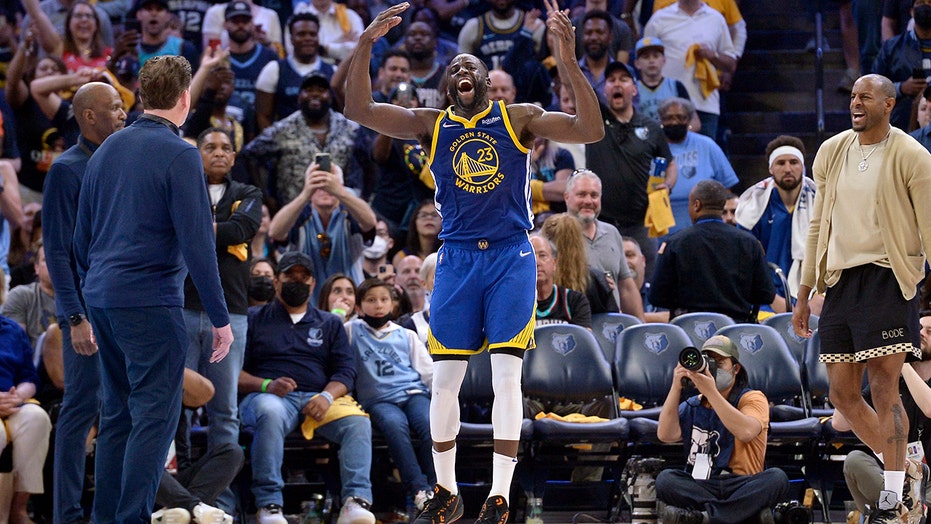 Warriors rally after Draymond Green ejected, beat Grizzlies in Game 1
