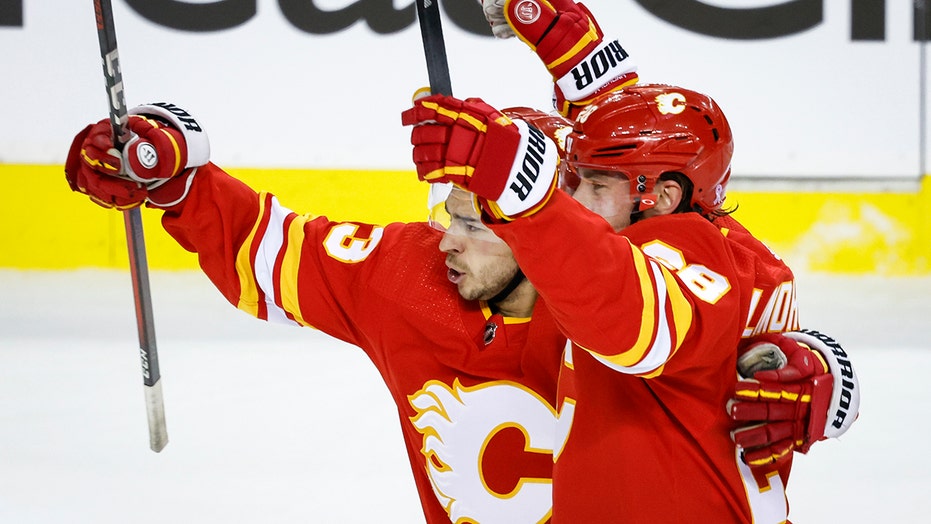 Elias Lindholm, Jacob Markstrom lead Flames over Stars in Game 1