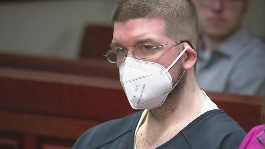 殺人で告発されたミシガン州の男性に関する恐ろしい詳細, ガールフレンドを切断する, 何ヶ月も体と一緒に暮らす