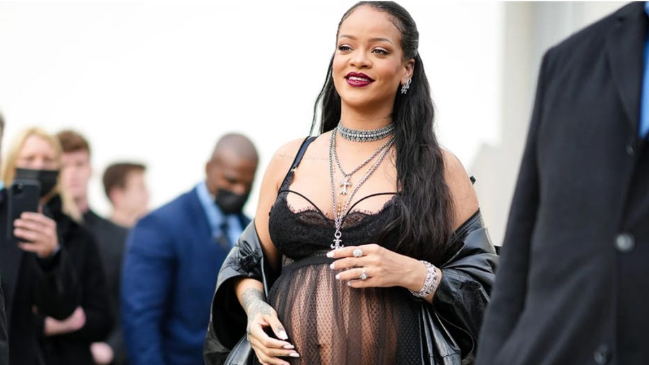 Rihanna Gives Birth, Welcomes BABY With A$AP Rocky | E! News￼