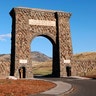 roosevelt arch yellowstone national park