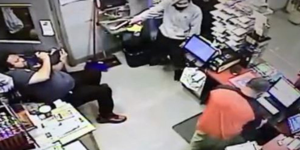 Los Angeles area gas station gunpoint robbery caught on video, suspects still at large - Vimarsana News