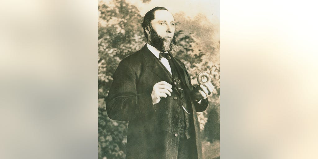 Meet the American who invented the donut - Vimarsana News