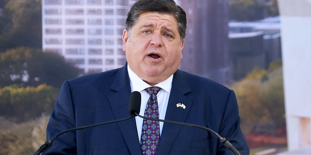 Illinois Gov Pritzker 'monitoring' Highland Park shooting aftermath, Mayor Lightfoot deploys police to assist - Vimarsana News
