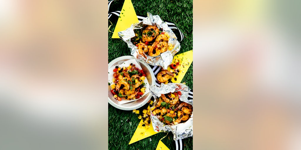 Spicy shrimp foil packets for your summer party: Try the recipe - Vimarsana News