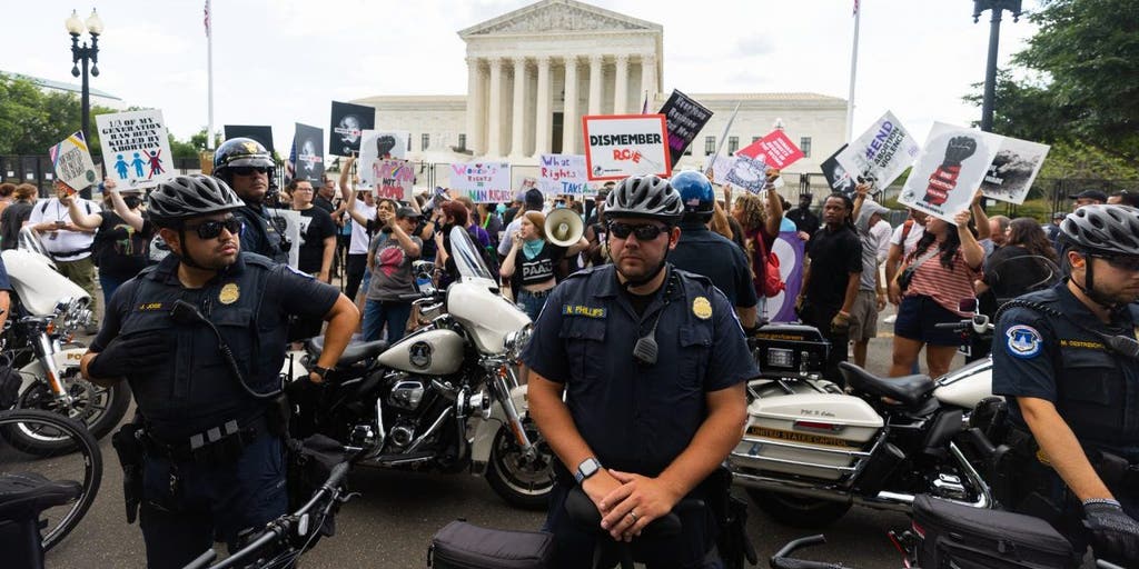 Sen. Mike Lee predicts constitutional crisis, 'invasion' of Supreme Court from 'pro-abortion Left' after Roe - Vimarsana News