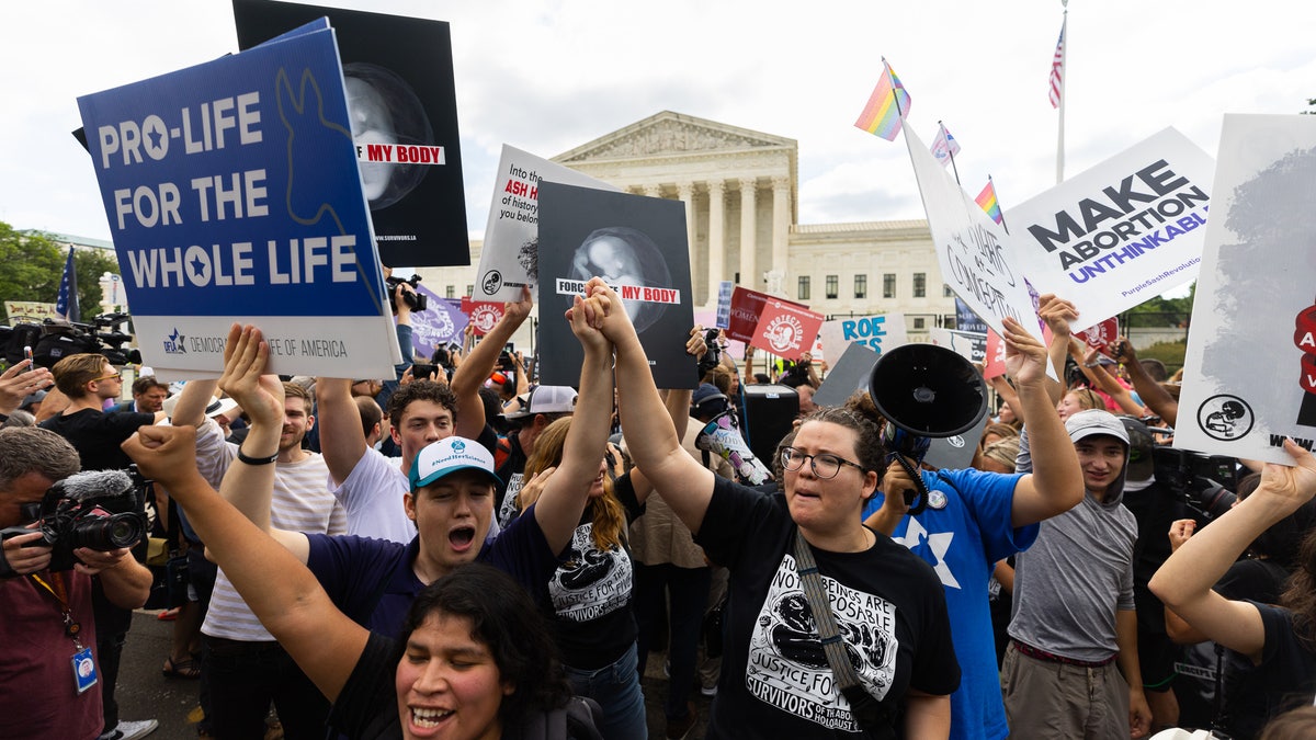 Supreme Court abortion protesters Roe v. Wade 