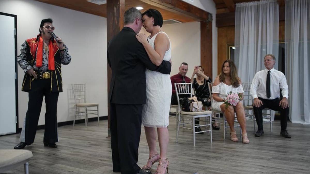 Elvis impersonator singing at Las Vegas wedding