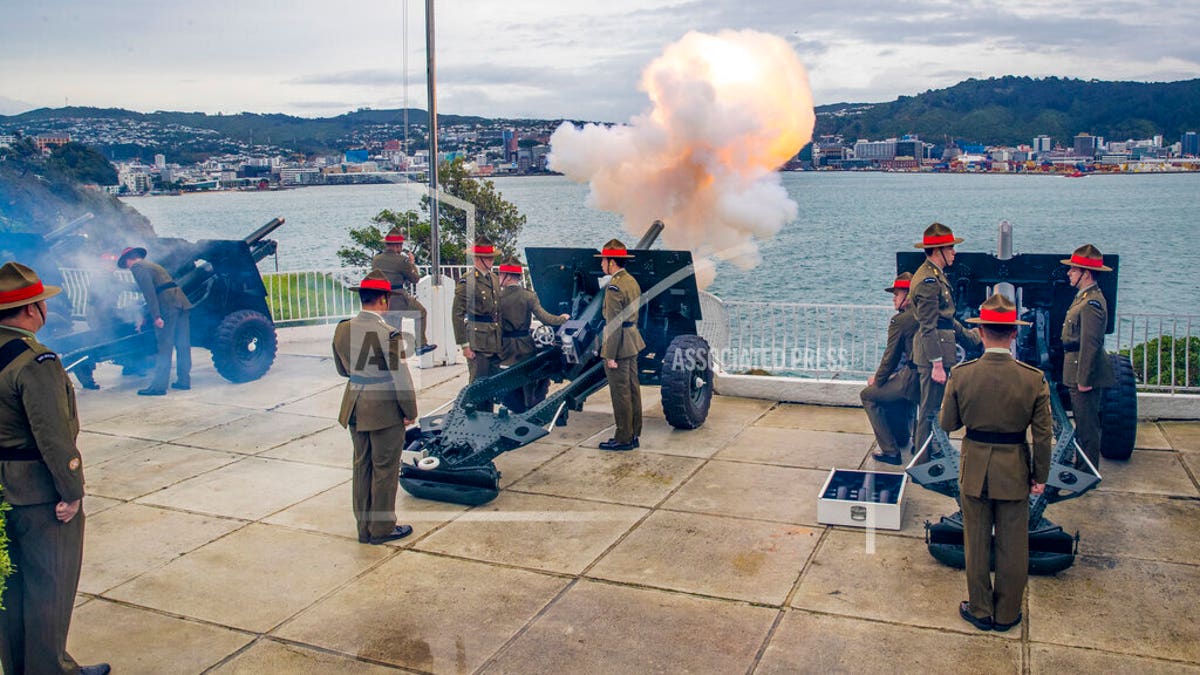 21 point salute by New Zealand military to celebrate the queen